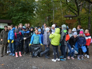 Sprzątanie lasu ze Szkołą Podstawową nr 9 w Skierniewicach, K.Nowak