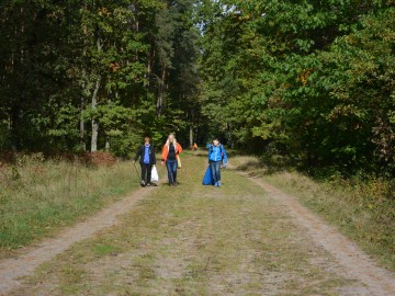 Sprzątanie lasu ze Szkołą Podstawową nr 9 w Skierniewicach, K.Nowak