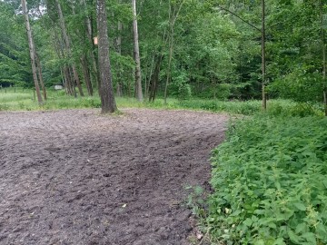 Kolejne działanie realizowane w porozumieniu z UNEP/GRID Warszawa w ramach projektu Re:Generacja Dekada odbudowy siedlisk, założona łąka kwietna i hotele dla zapylaczy, 