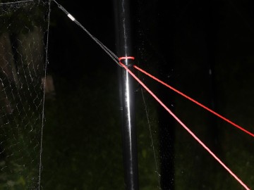 Tyczka i rozpięte na niej sieci, 